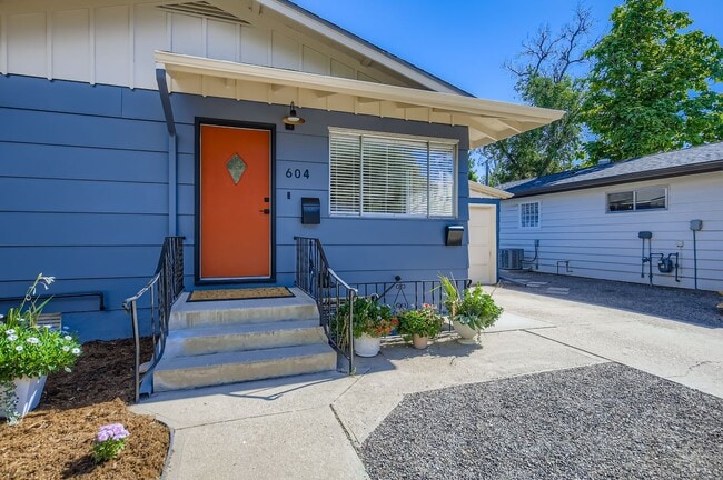 Building Photo - 604 Colorado St