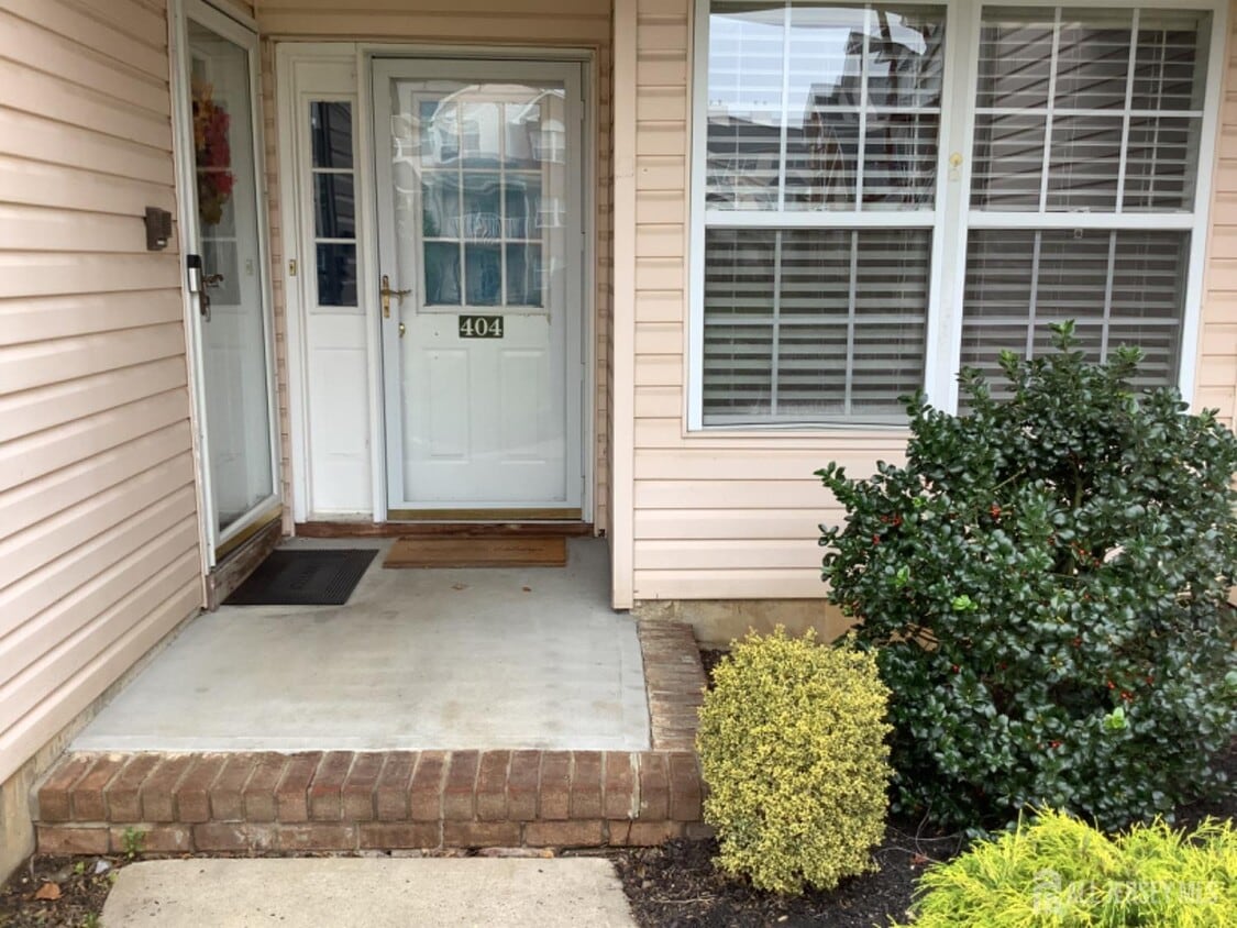 Foto principal - 404 Plymouth Rd