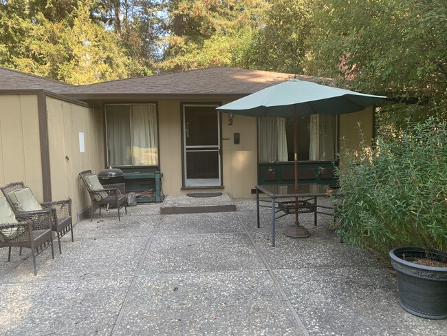 Building Photo - 108 Lake Dr