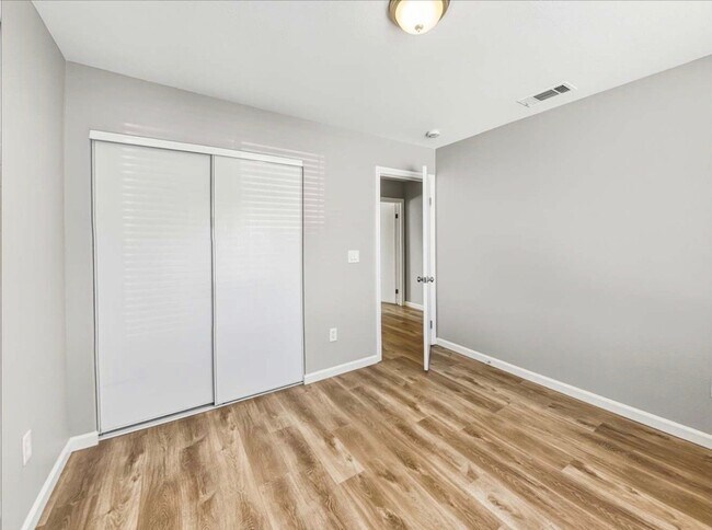 Foto del edificio - 5228 French Lavender St