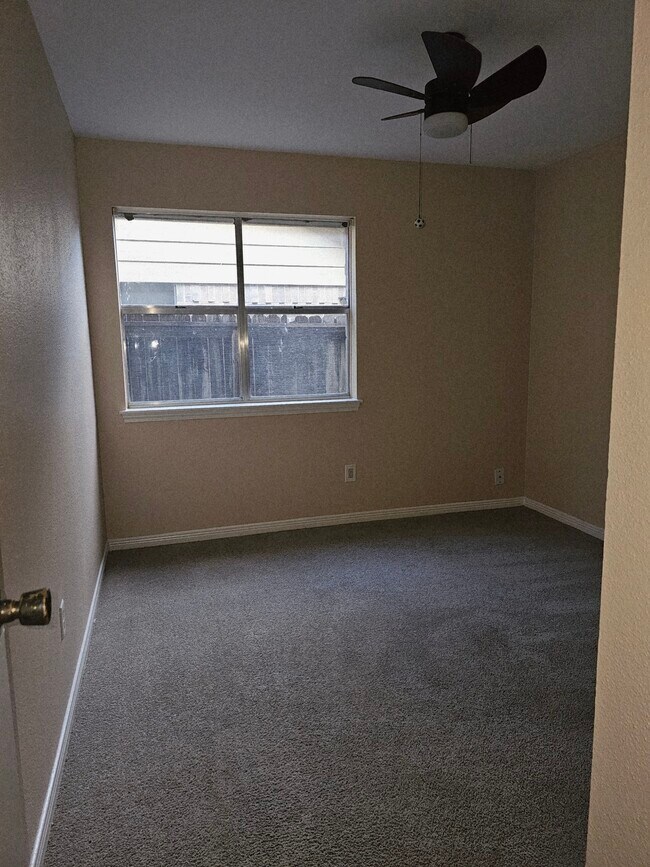 Foto del edificio - 12110 Hedgedown Dr
