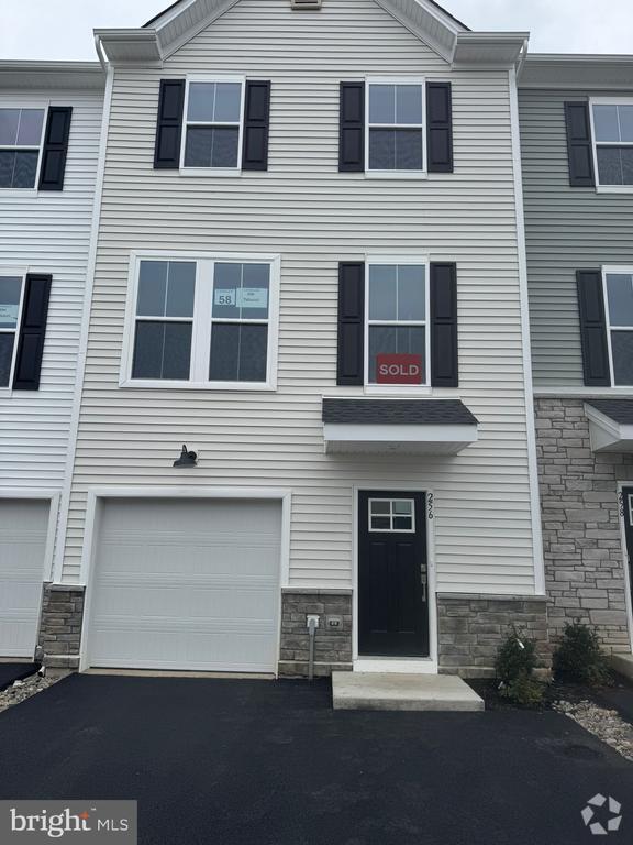Building Photo - 256 Talucci Dr