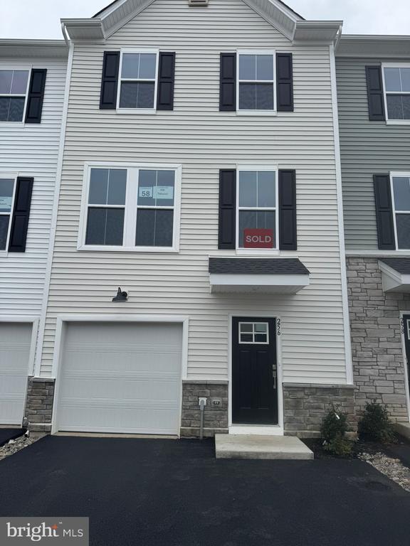 Foto principal - 256 Talucci Dr