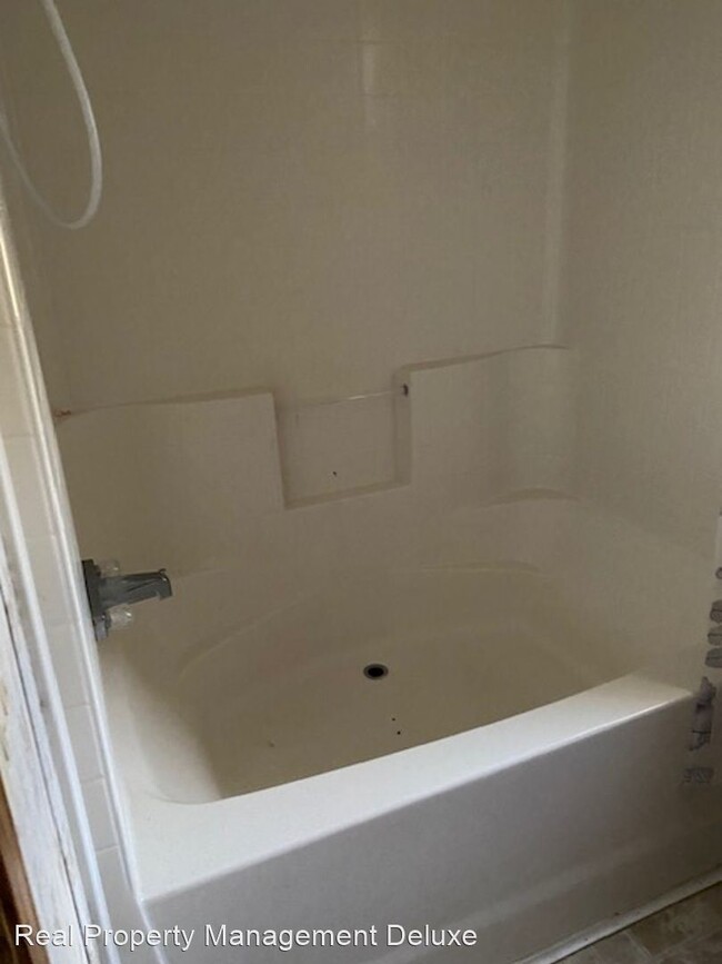 Foto del edificio - 3 br, 2 bath House - 101 60th Ave