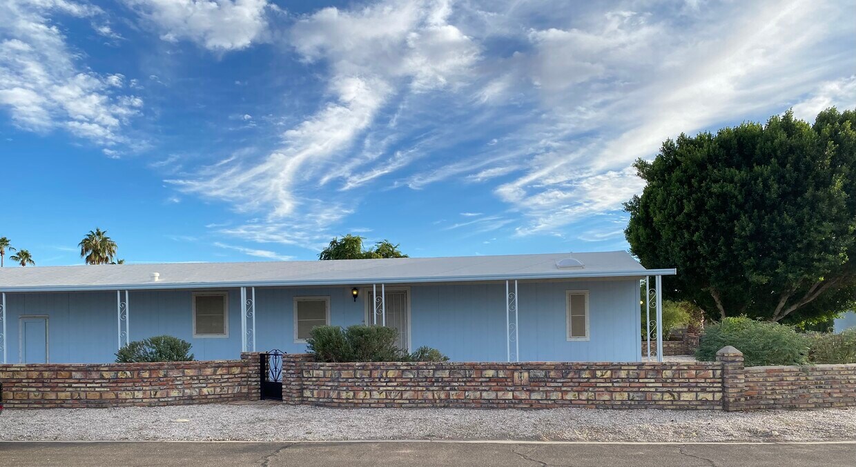Building Photo - 12515 S Montana Ave