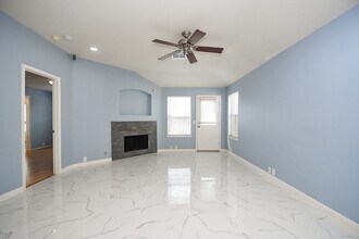 Building Photo - 6003 Baldwin Elm St