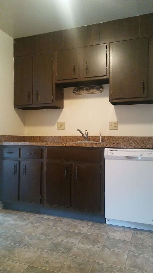 Building Photo - 2100 Cedar Run Dr