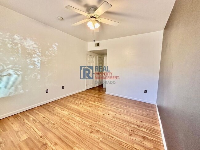 Foto del edificio - 8416 Pebble Creek Way