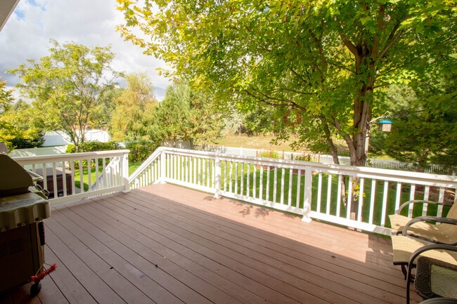 Building Photo - 3835 Fairmeadow Dr