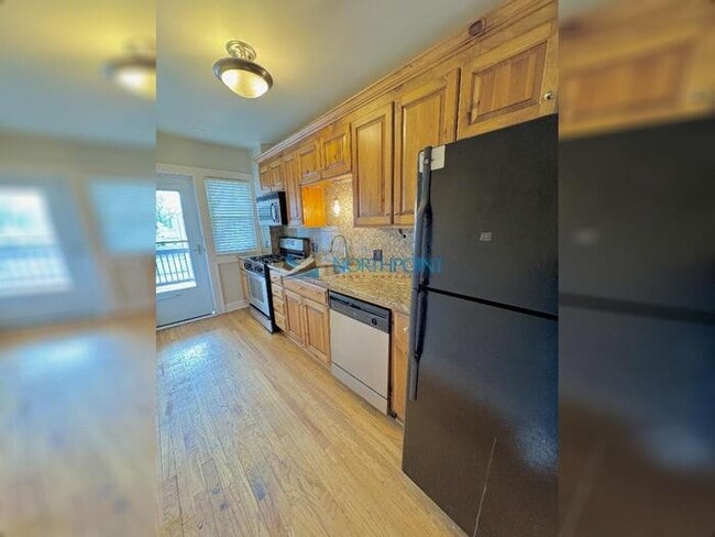 Foto del edificio - Amazing Top Floor 2bedroom w/Den Plaza Con...