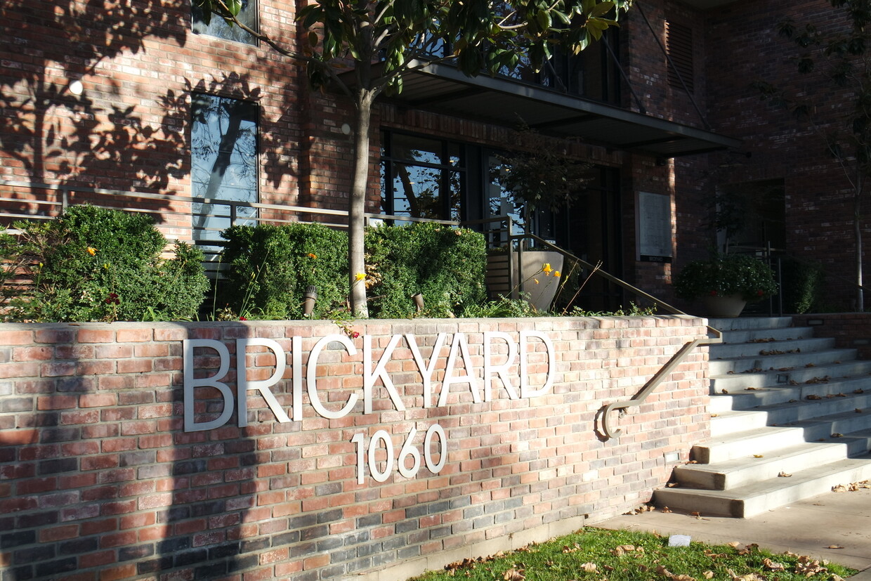 Primary Photo - 1 Bedroom Condo at the Luxurious Brickyard...