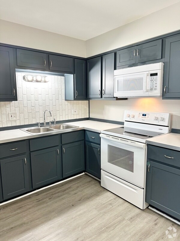 Building Photo - 9709 W Lorraine Dr