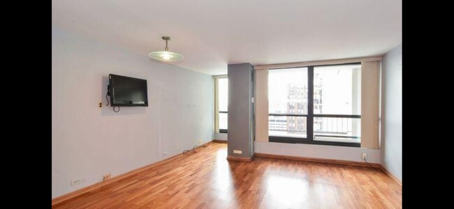 Foto del edificio - 1030 N State St