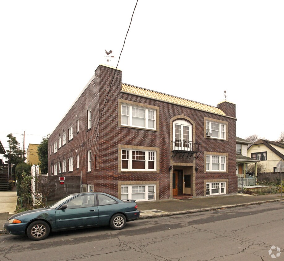 Primary Photo - 2424 NE Couch St