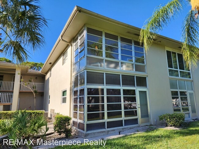 Building Photo - 1 br, 1.5 bath House - 10 Lake Vista Trail...
