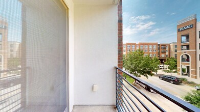 Interior Photo - Central Square at Frisco