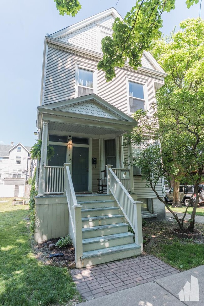 Foto del edificio - 2 bedroom in Chicago IL 60657