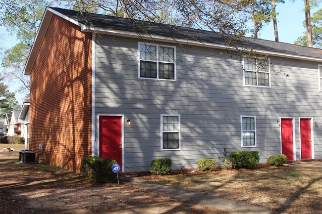 Building Photo - 2703 Doncaster Dr