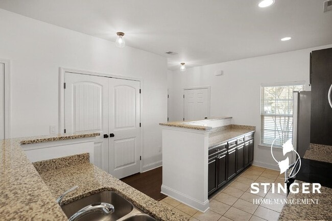 Building Photo - 362 Dante Cir