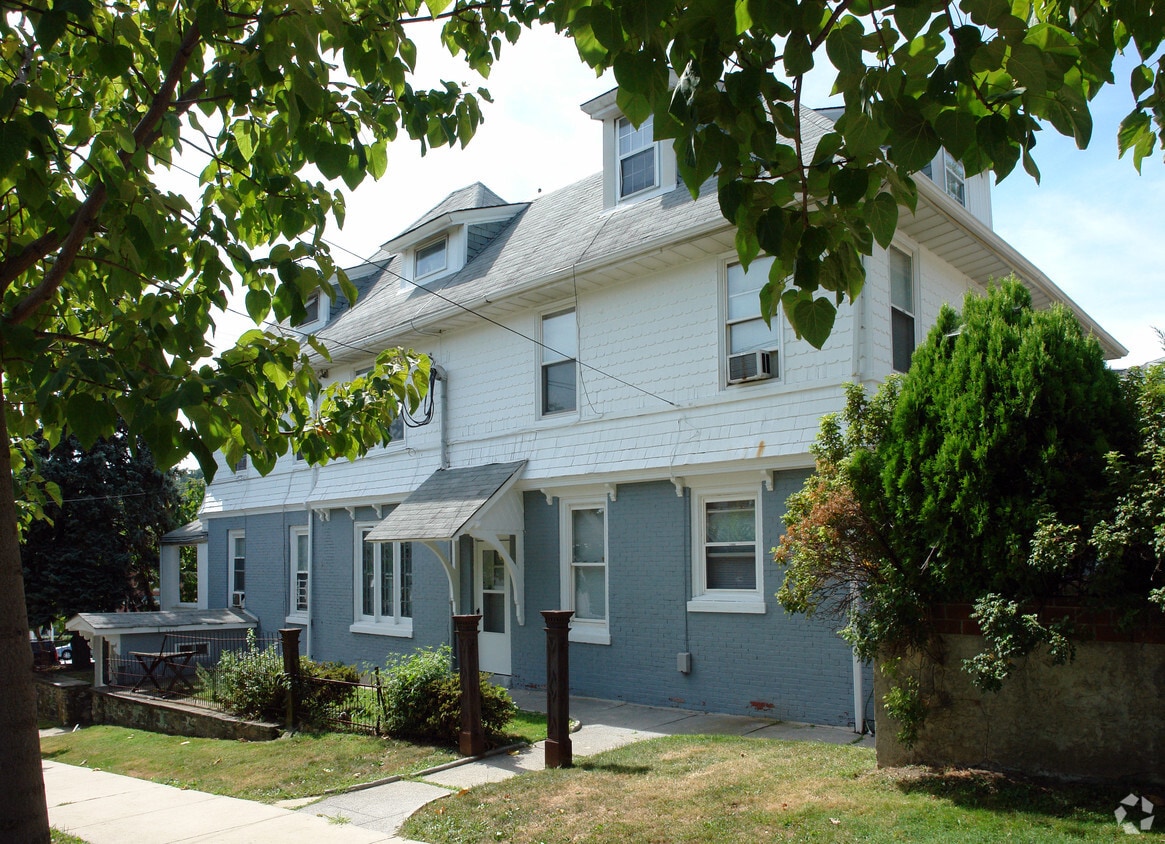 Building Photo - 245 E 5th Ave