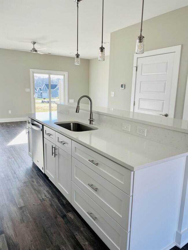 Building Photo - 19 1st St