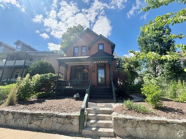 Building Photo - 711 Butternut Ave