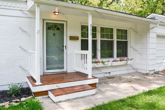 Building Photo - 3 Bed, 1 Bath Home with Garage in Prime Kansas City Location