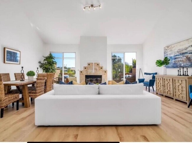 Living Room W/Deck 2 - 138 S Broadway