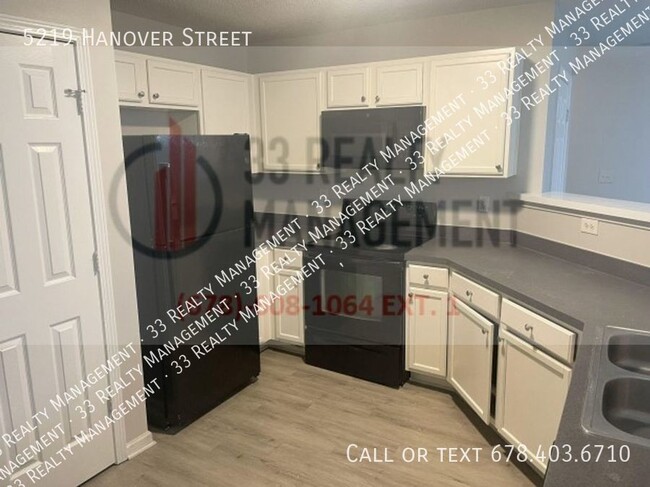 Building Photo - Spacious 2 Level 3Bd/2.5Ba with 2 car gara...