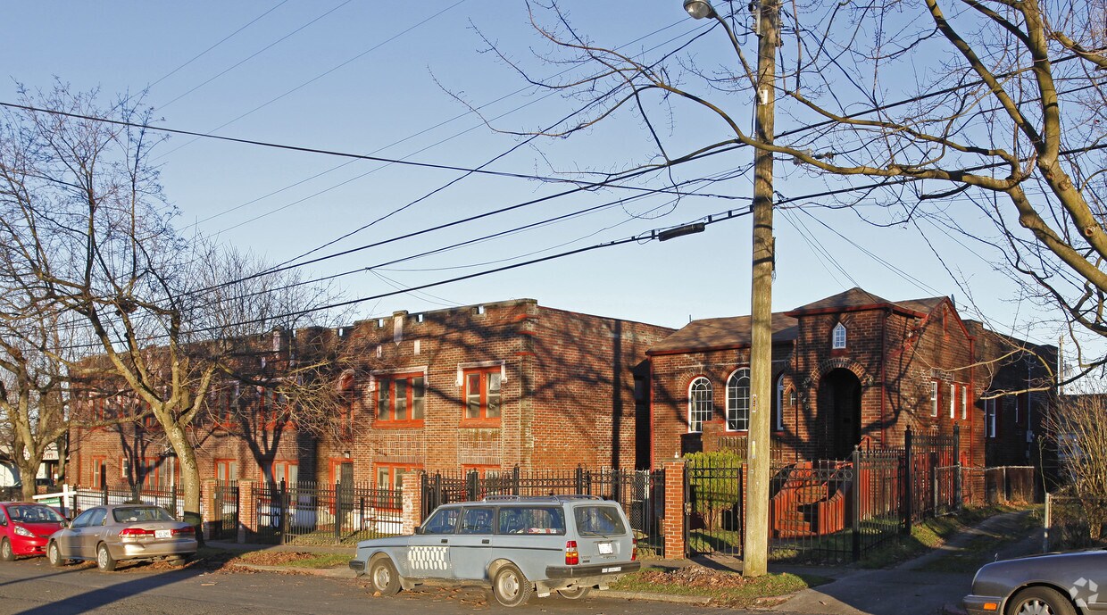Building Photo - 2503 E Cherry St