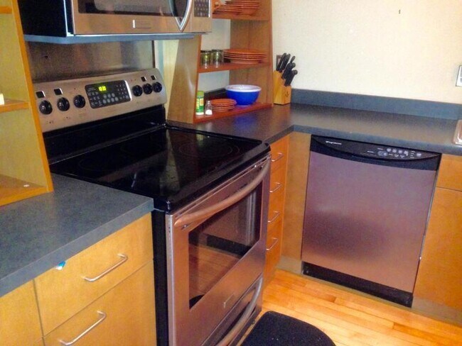 Building Photo - 300 Tijeras Ave NW