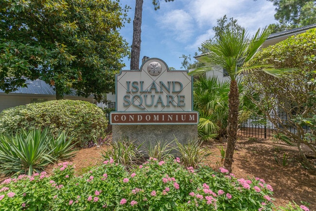 Building Photo - 132 S Island Square Dr