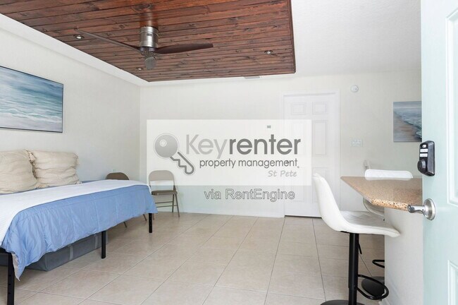 Foto del edificio - 9040 Blind Pass Rd