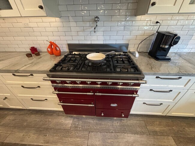 Building Photo - 2 Bed/2 Bath Oceanside Charmer!