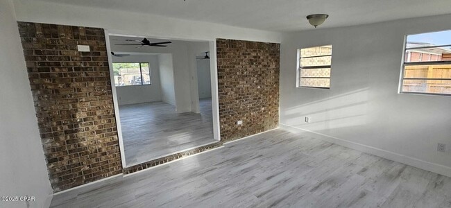 Foto del edificio - 137 Santee Dr