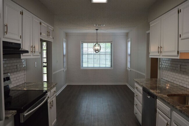 Foto del edificio - 3765 Birchvale Dr