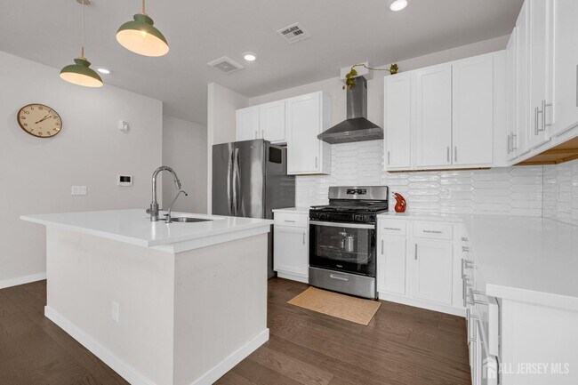 Building Photo - 237 Lorhan Dr