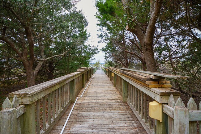 Foto del edificio - Furnished Home ON Topsail Island! Gorgeous...