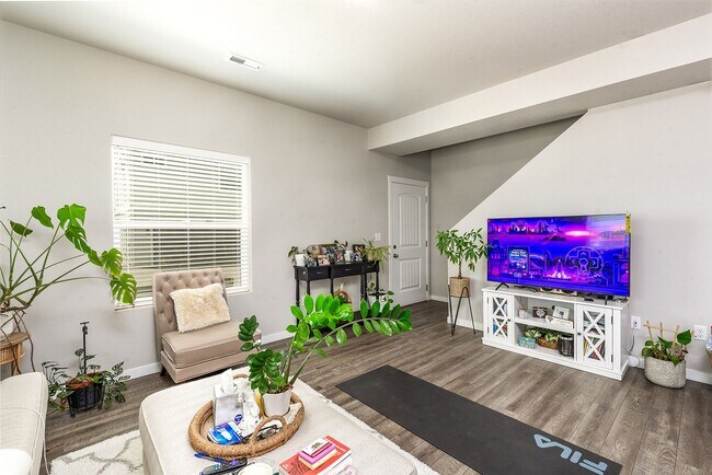 Foto del edificio - End Townhouse Unit for Rent