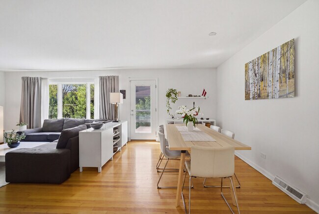 Foto del edificio - 1322 Brook Ln