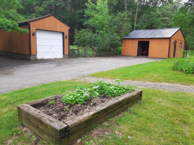 Building Photo - 203 Brooks Rd
