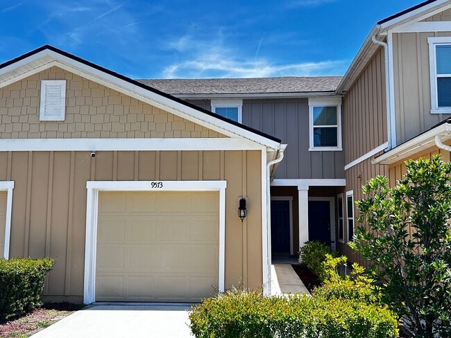 Building Photo - Immaculate 2/2.5 with the garage in the he...