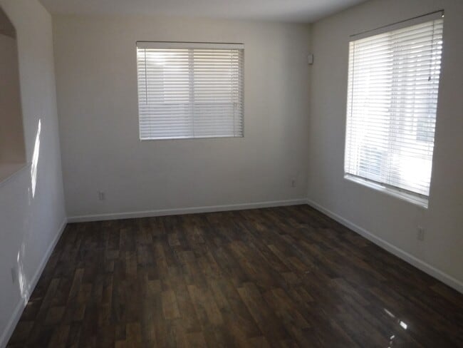 Building Photo - 1257 Kensington Dr