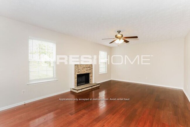 Building Photo - "Welcome Home! Get 1 month FREE RENT when ...