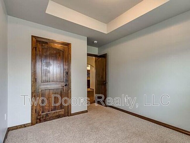 Building Photo - 10721 SW 31st Ct