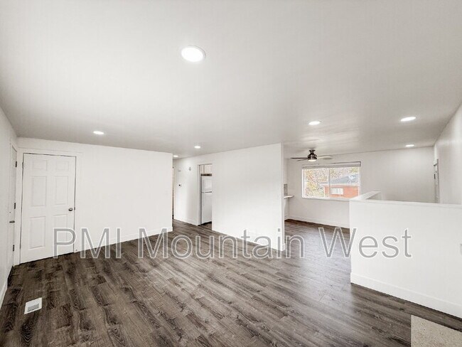 Foto del edificio - 1011 Claremont Dr