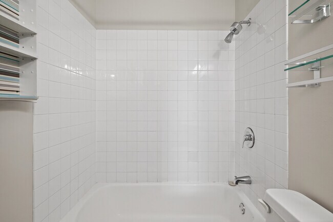 Building Photo - Rosco Apts- 2710