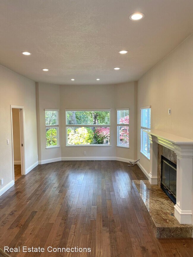 Building Photo - 3 br, 2.5 bath House - 7161 Brisbane Court