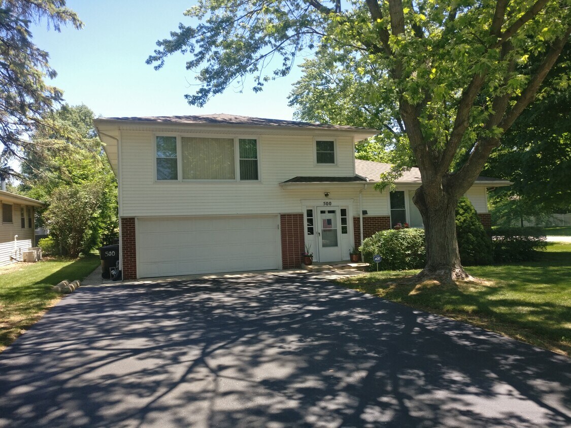 500 Hackberry Rd Unit 2, Frankfort, IL 60423 Apartments in Frankfort