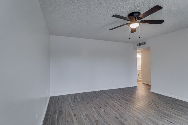 Foto del edificio - 1009 Mira Loma Dr